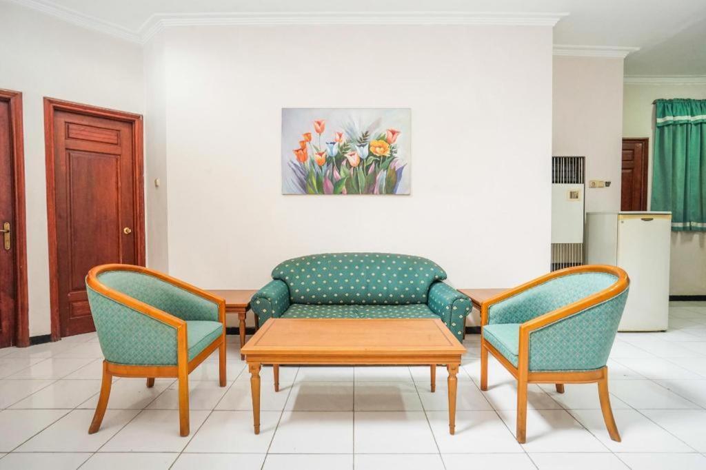 Istana Permata Juanda Hotell Sawotratap Exteriör bild