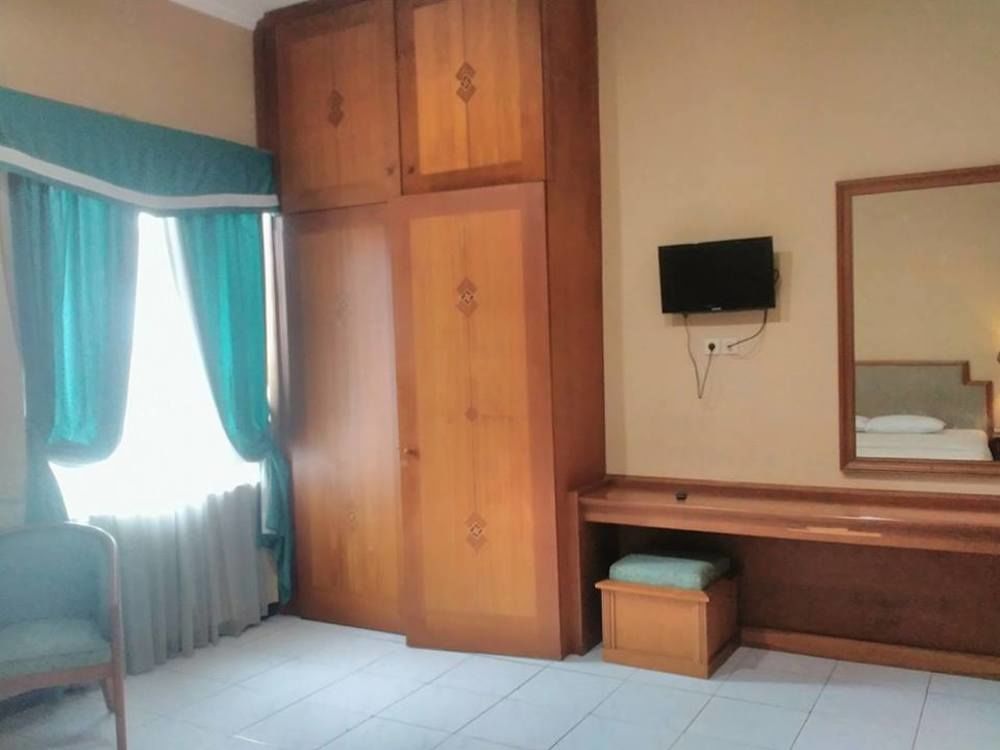 Istana Permata Juanda Hotell Sawotratap Exteriör bild