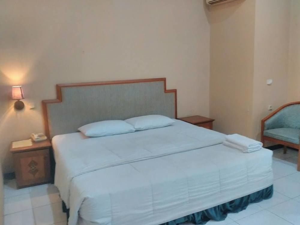 Istana Permata Juanda Hotell Sawotratap Exteriör bild
