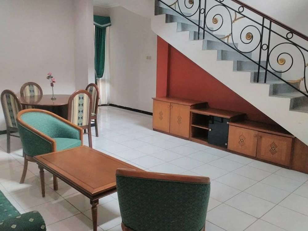 Istana Permata Juanda Hotell Sawotratap Exteriör bild