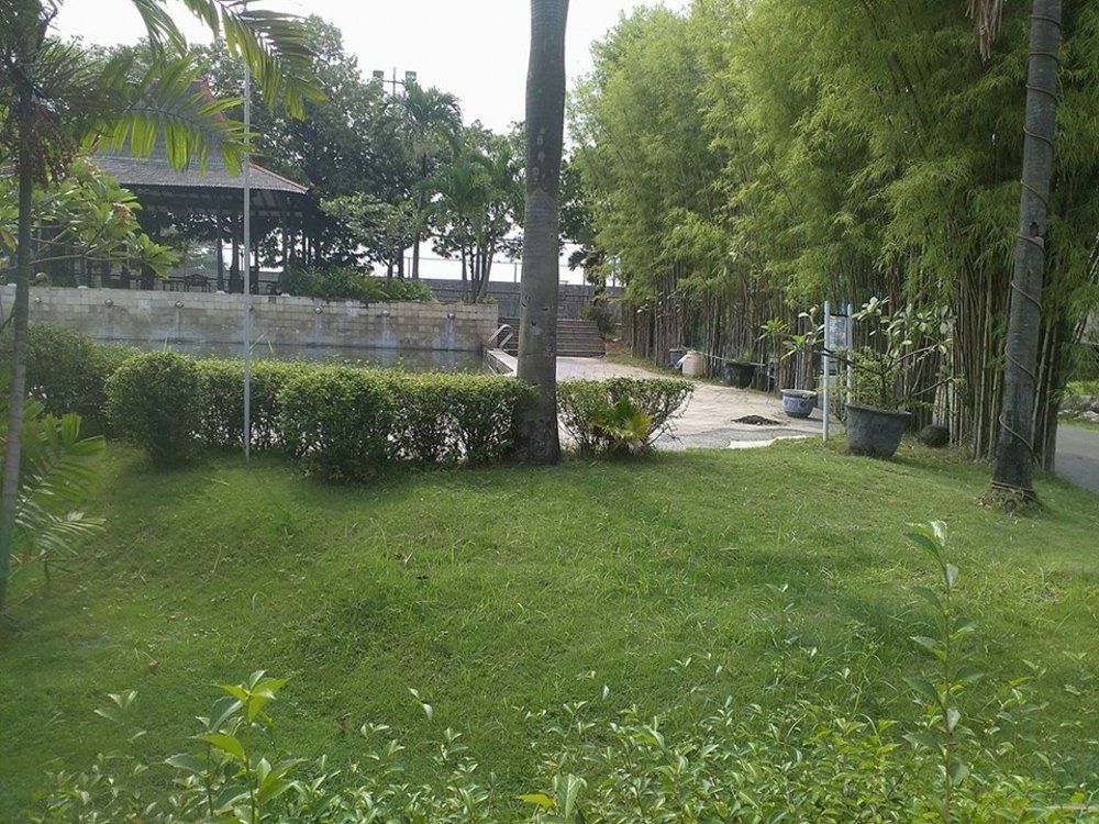 Istana Permata Juanda Hotell Sawotratap Exteriör bild