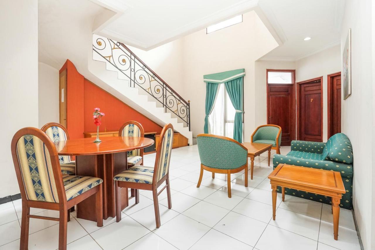 Istana Permata Juanda Hotell Sawotratap Exteriör bild