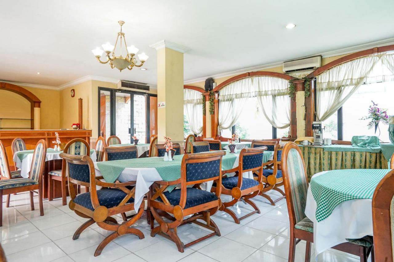 Istana Permata Juanda Hotell Sawotratap Exteriör bild