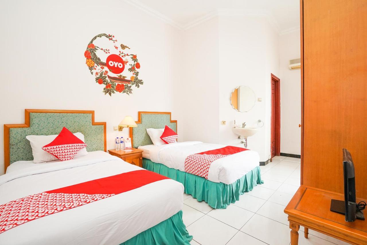 Istana Permata Juanda Hotell Sawotratap Exteriör bild