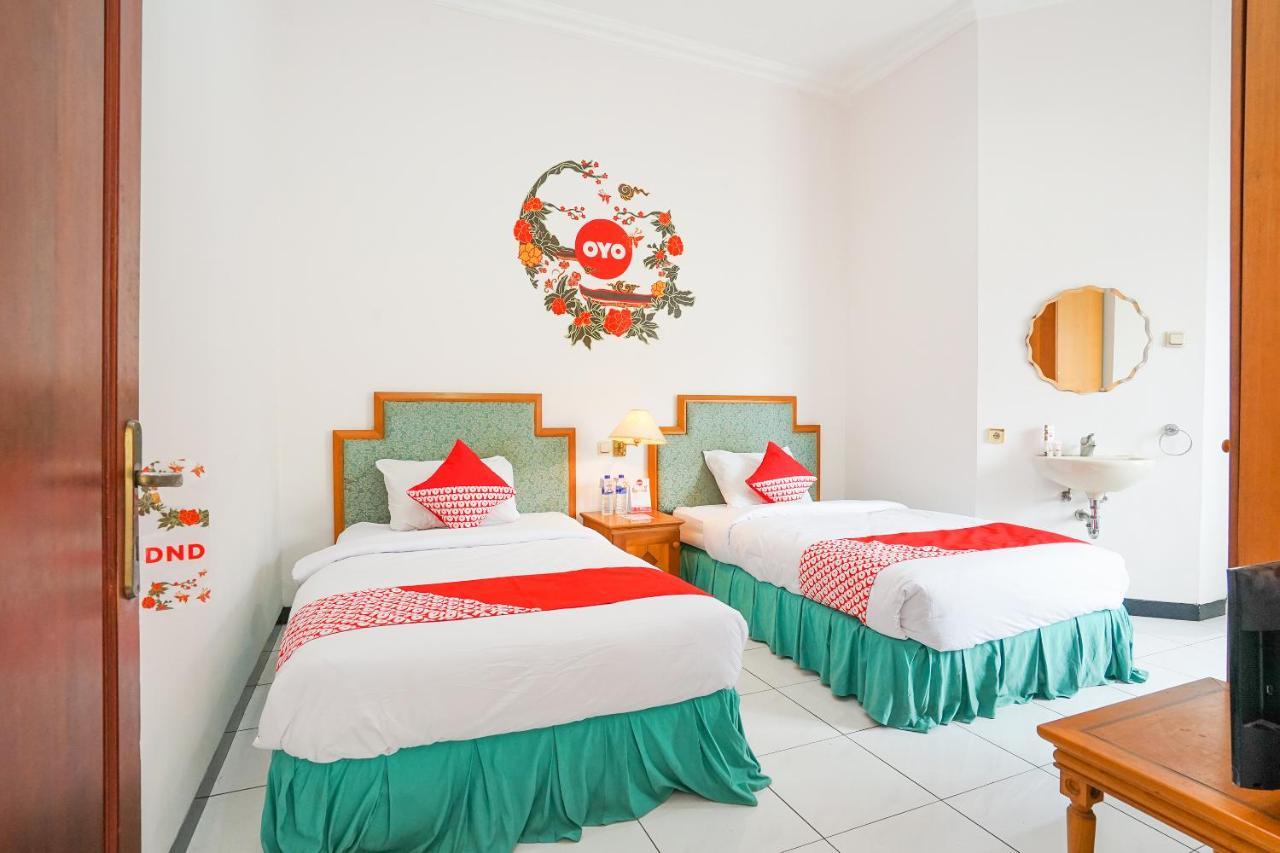 Istana Permata Juanda Hotell Sawotratap Exteriör bild
