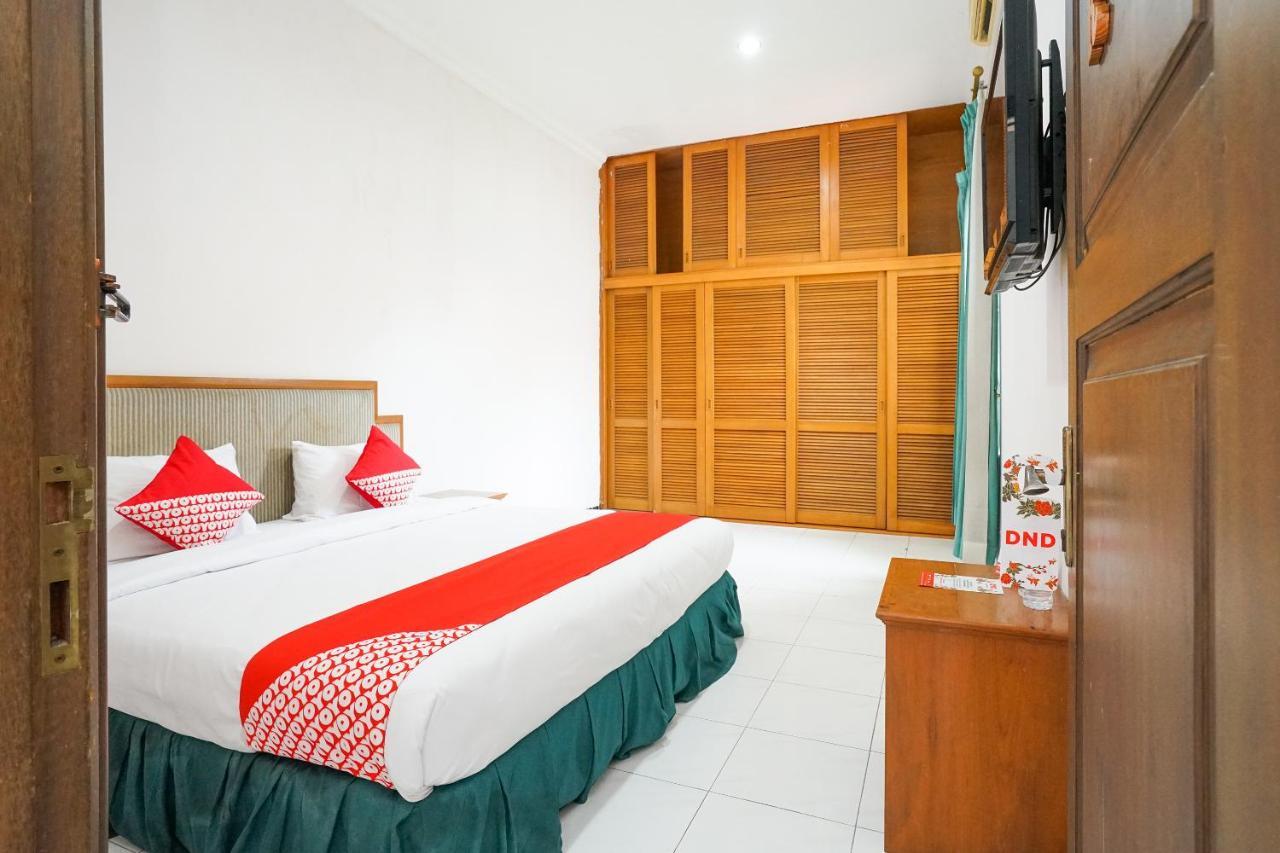 Istana Permata Juanda Hotell Sawotratap Exteriör bild