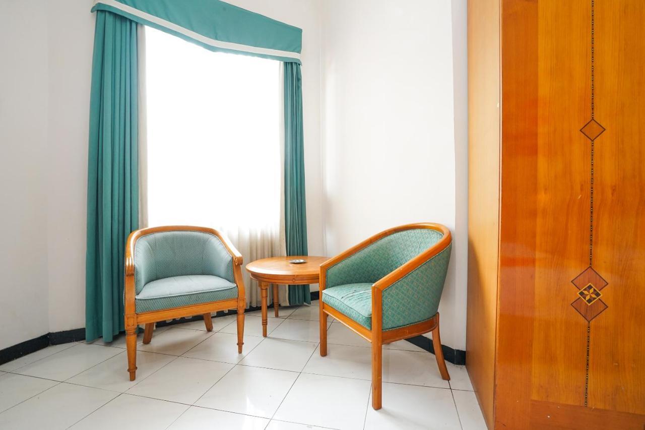 Istana Permata Juanda Hotell Sawotratap Exteriör bild