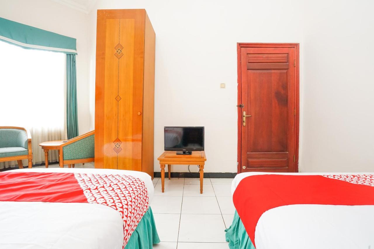 Istana Permata Juanda Hotell Sawotratap Exteriör bild