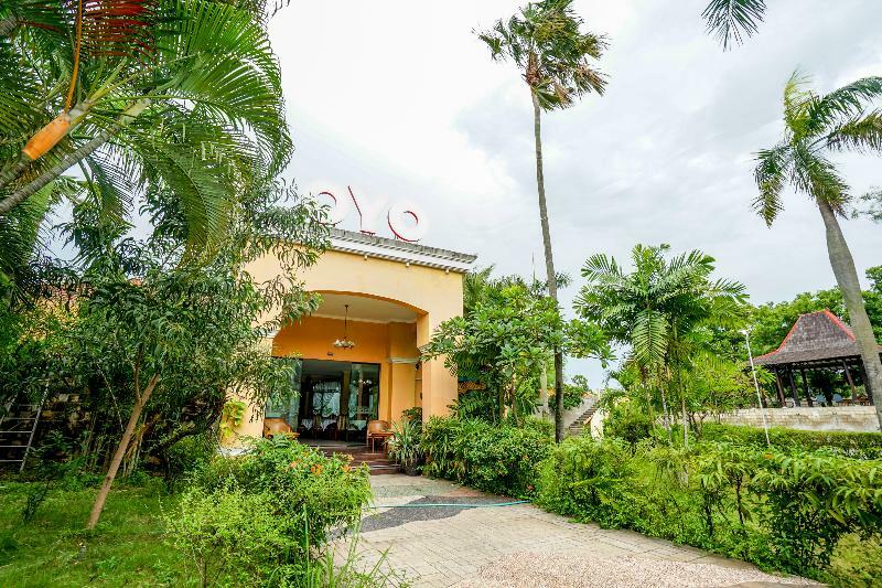 Istana Permata Juanda Hotell Sawotratap Exteriör bild