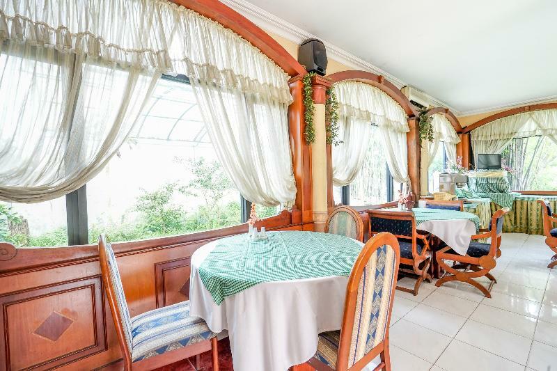 Istana Permata Juanda Hotell Sawotratap Exteriör bild