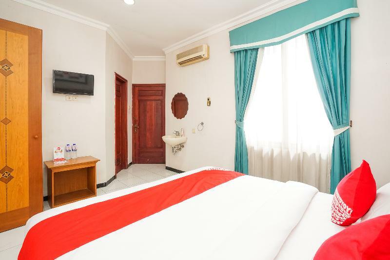 Istana Permata Juanda Hotell Sawotratap Exteriör bild