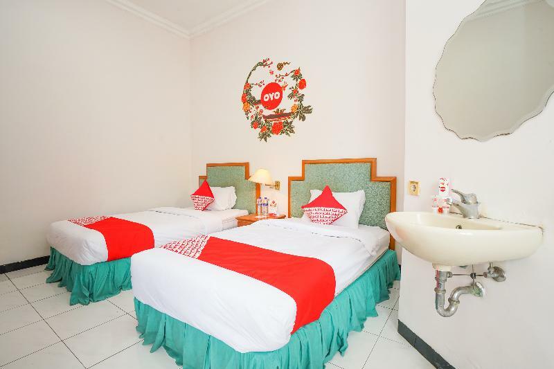 Istana Permata Juanda Hotell Sawotratap Exteriör bild