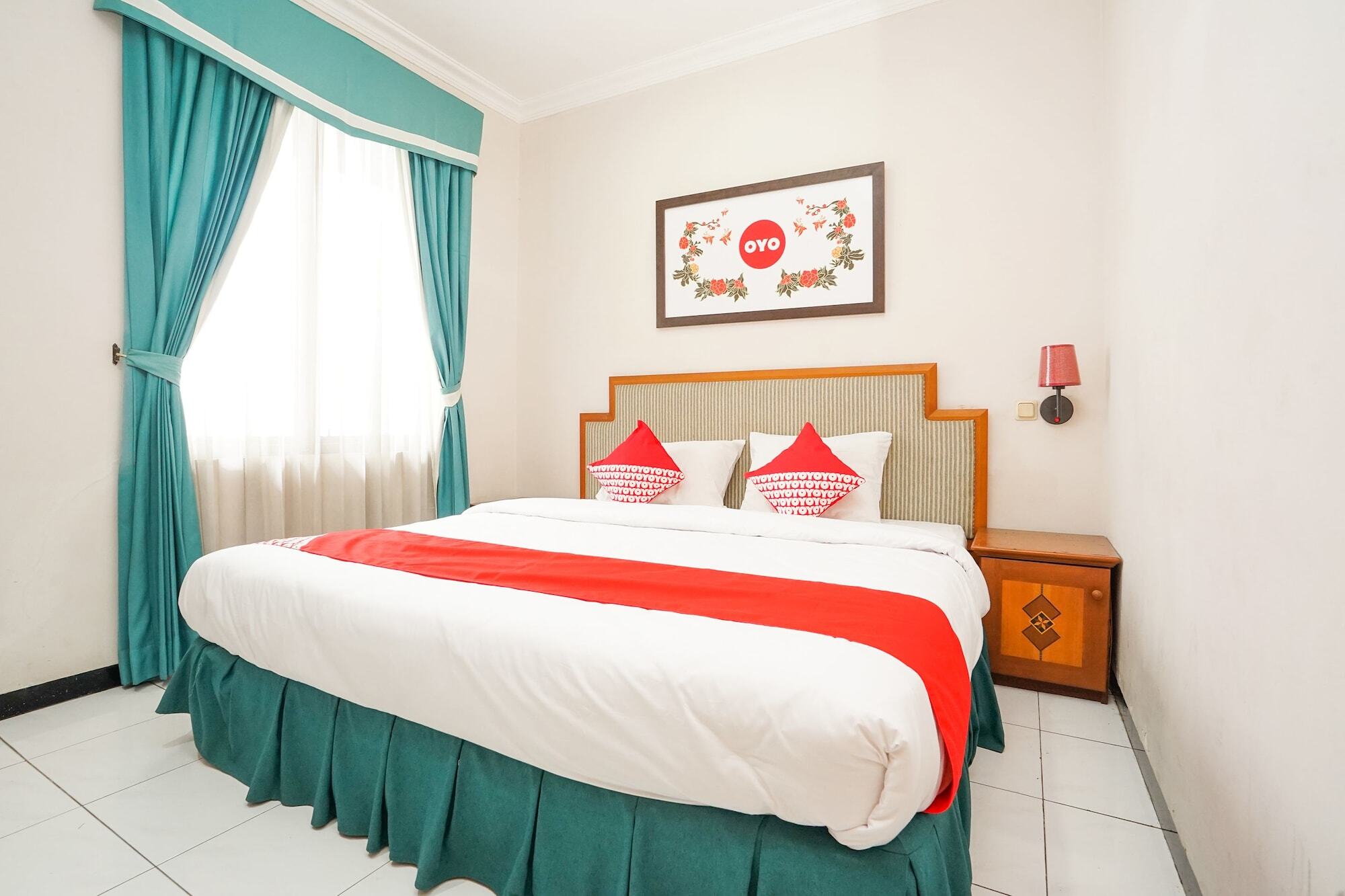 Istana Permata Juanda Hotell Sawotratap Exteriör bild